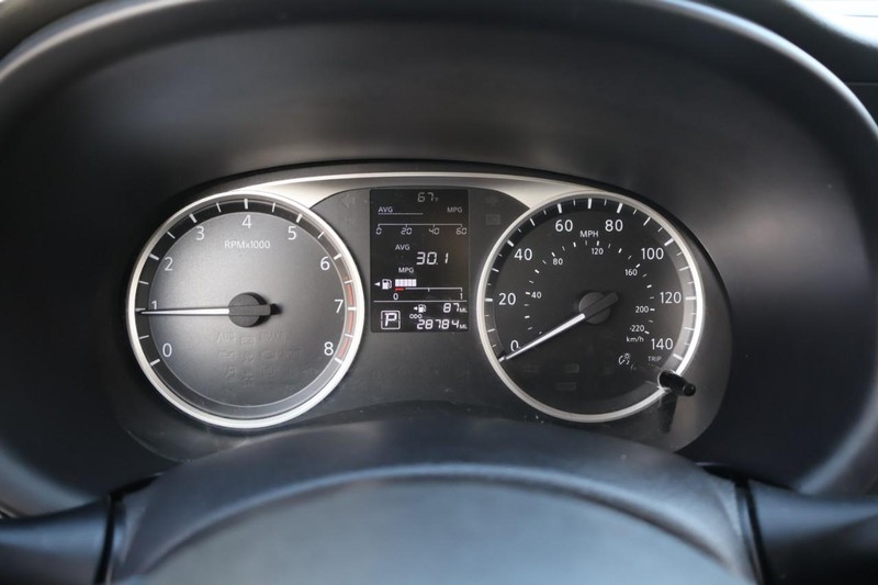 Nissan Kicks Vehicle Full-screen Gallery Image 25