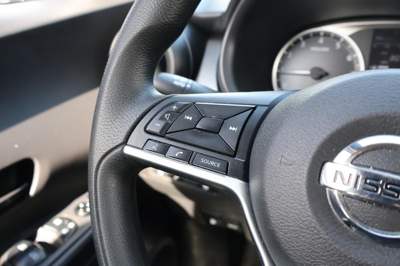 Nissan Kicks Vehicle Full-screen Gallery Image 27