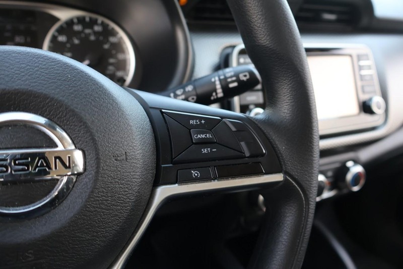 Nissan Kicks Vehicle Full-screen Gallery Image 28