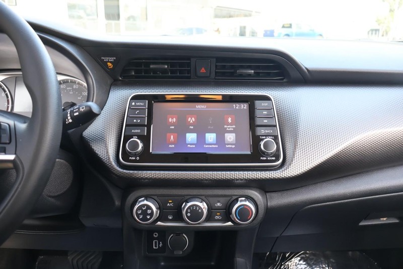 Nissan Kicks Vehicle Full-screen Gallery Image 29