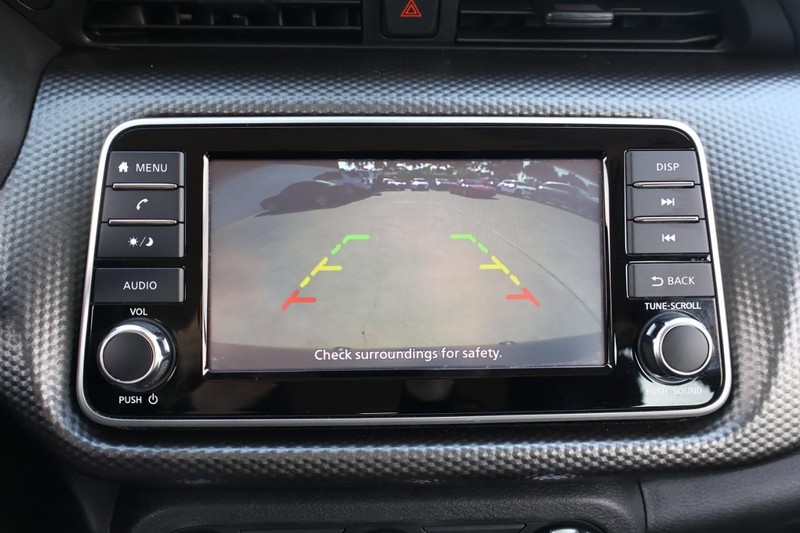 Nissan Kicks Vehicle Full-screen Gallery Image 31