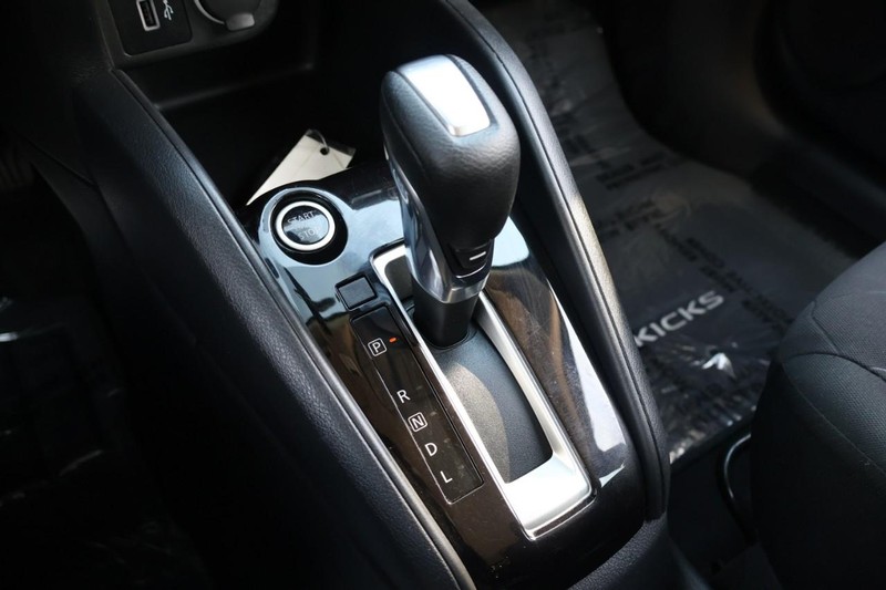 Nissan Kicks Vehicle Full-screen Gallery Image 32