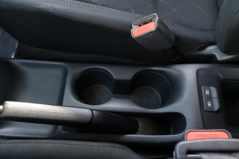 Nissan Kicks Vehicle Full-screen Gallery Image 34