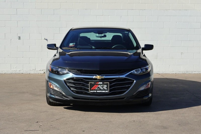 Chevrolet Malibu Vehicle Full-screen Gallery Image 02