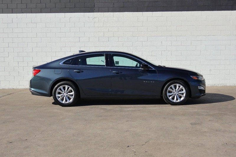 Chevrolet Malibu Vehicle Full-screen Gallery Image 04