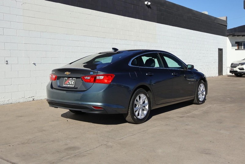 Chevrolet Malibu Vehicle Full-screen Gallery Image 05