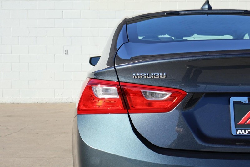 Chevrolet Malibu Vehicle Full-screen Gallery Image 07
