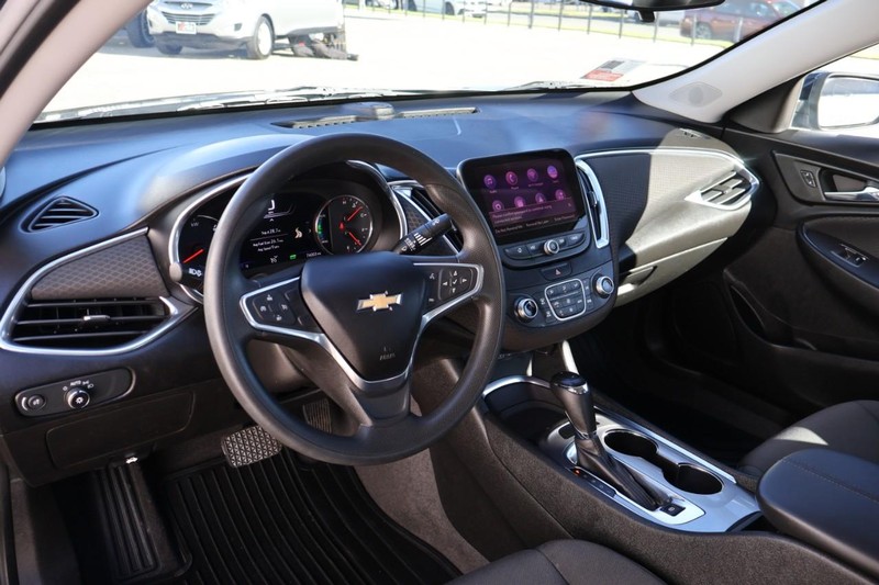 Chevrolet Malibu Vehicle Full-screen Gallery Image 15
