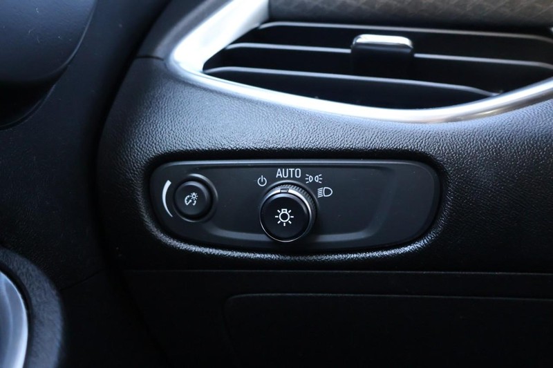 Chevrolet Malibu Vehicle Full-screen Gallery Image 16