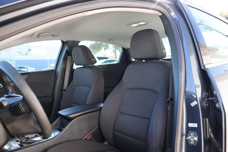 Chevrolet Malibu Vehicle Full-screen Gallery Image 18