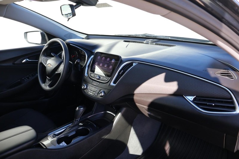 Chevrolet Malibu Vehicle Full-screen Gallery Image 20