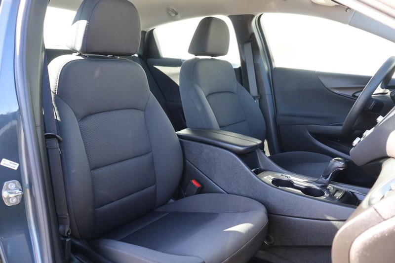 Chevrolet Malibu Vehicle Full-screen Gallery Image 21