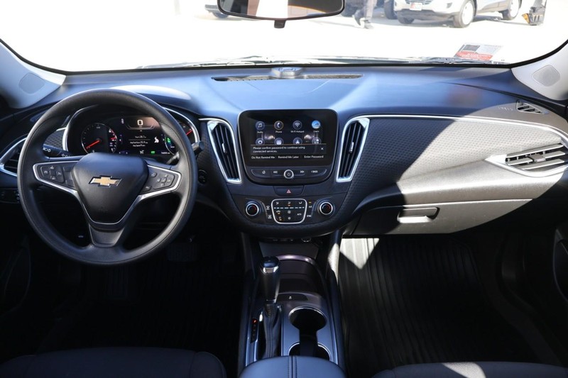 Chevrolet Malibu Vehicle Full-screen Gallery Image 24