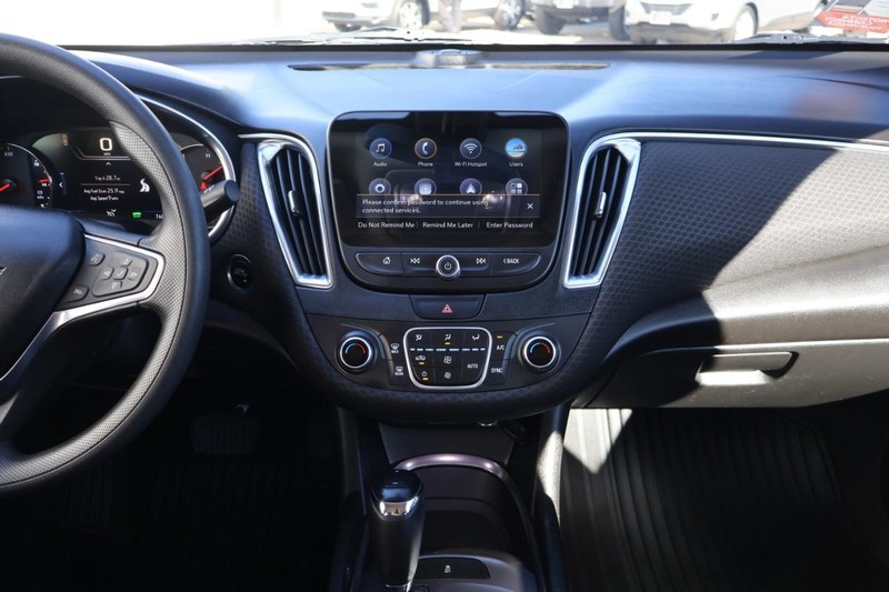 Chevrolet Malibu Vehicle Full-screen Gallery Image 30