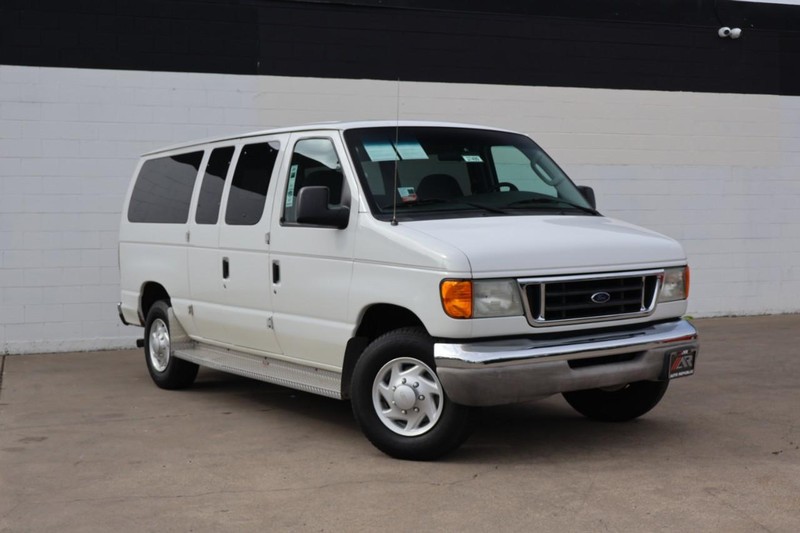 Ford Econoline Wagon Vehicle Full-screen Gallery Image 02