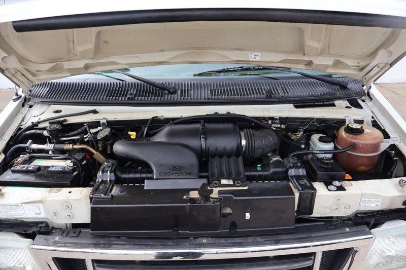 Ford Econoline Wagon Vehicle Full-screen Gallery Image 12