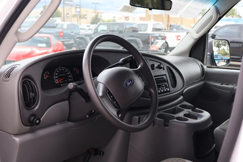 Ford Econoline Wagon Vehicle Full-screen Gallery Image 14