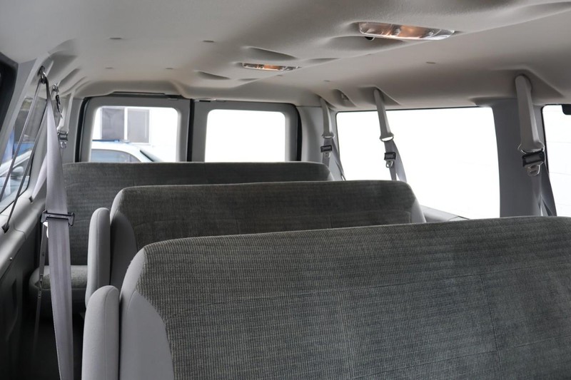 Ford Econoline Wagon Vehicle Full-screen Gallery Image 21