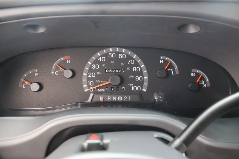 Ford Econoline Wagon Vehicle Full-screen Gallery Image 23