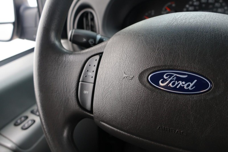 Ford Econoline Wagon Vehicle Full-screen Gallery Image 25