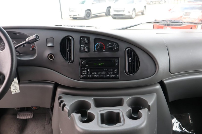 Ford Econoline Wagon Vehicle Full-screen Gallery Image 27