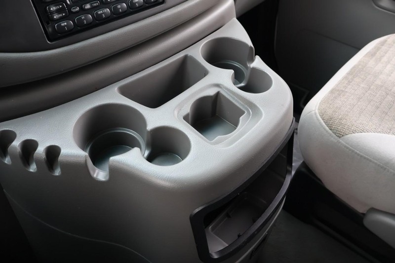 Ford Econoline Wagon Vehicle Full-screen Gallery Image 30