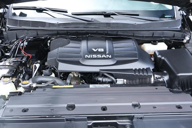 Nissan Titan Vehicle Full-screen Gallery Image 16