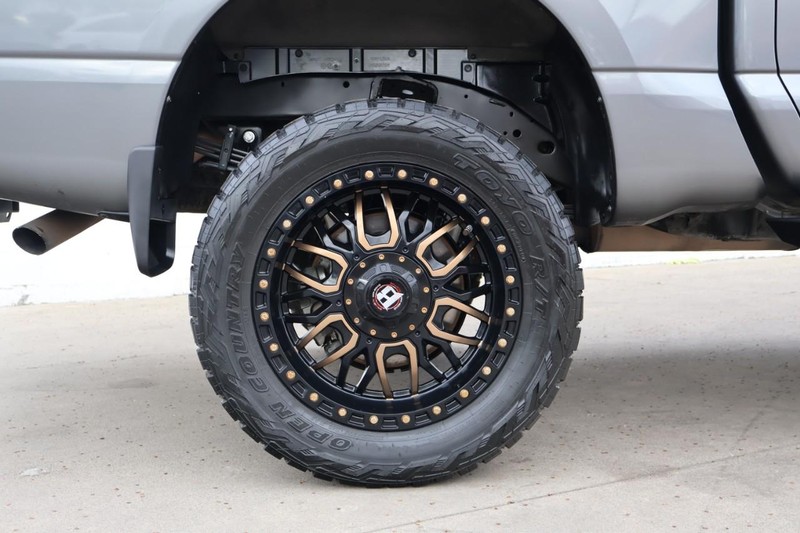 Nissan Titan Vehicle Full-screen Gallery Image 17