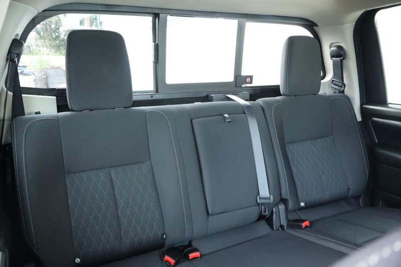 Nissan Titan Vehicle Full-screen Gallery Image 27