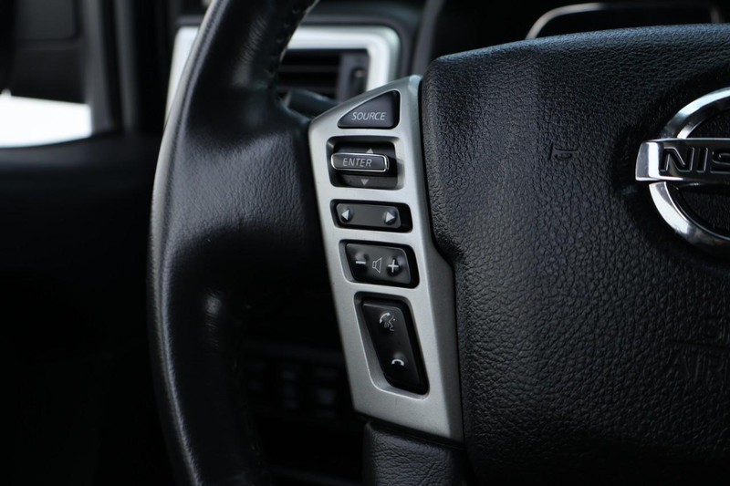 Nissan Titan Vehicle Full-screen Gallery Image 32