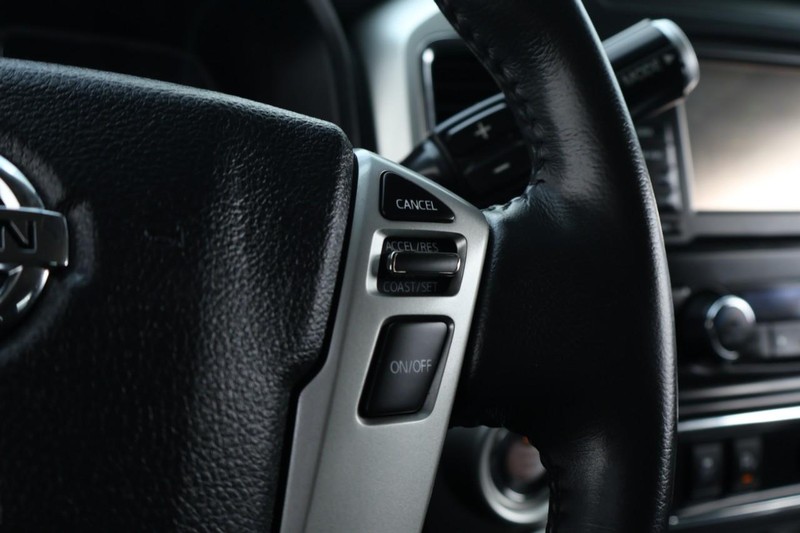 Nissan Titan Vehicle Full-screen Gallery Image 33