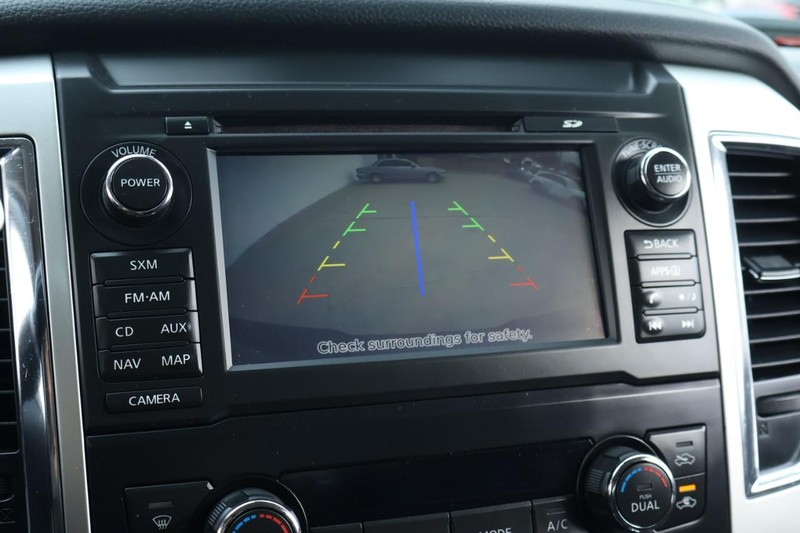 Nissan Titan Vehicle Full-screen Gallery Image 37