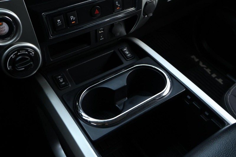 Nissan Titan Vehicle Full-screen Gallery Image 39