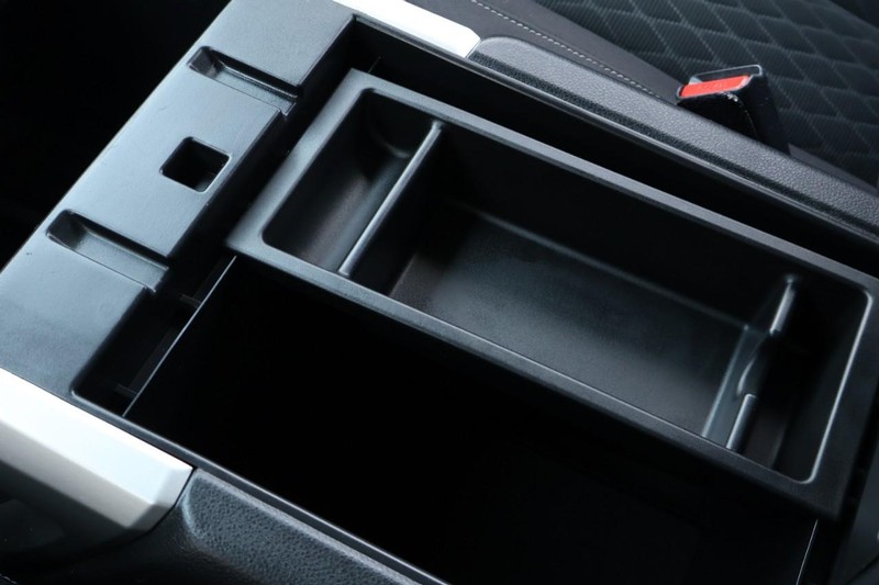 Nissan Titan Vehicle Full-screen Gallery Image 40