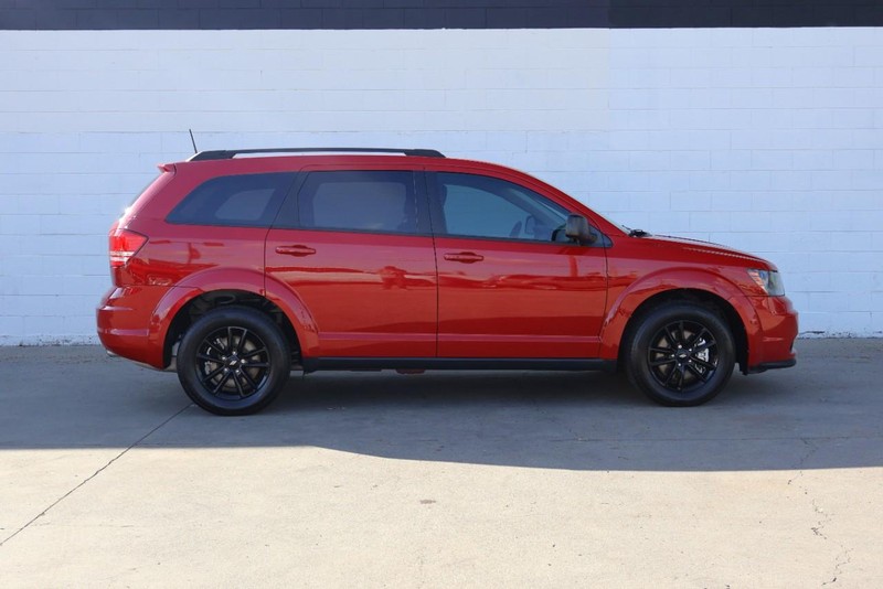 Dodge Journey Vehicle Full-screen Gallery Image 04