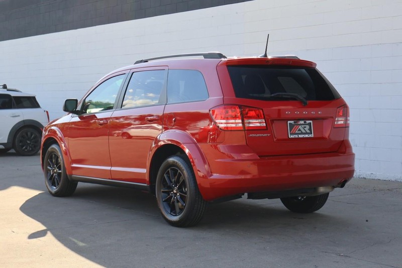 Dodge Journey Vehicle Full-screen Gallery Image 10