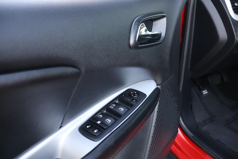 Dodge Journey Vehicle Full-screen Gallery Image 16