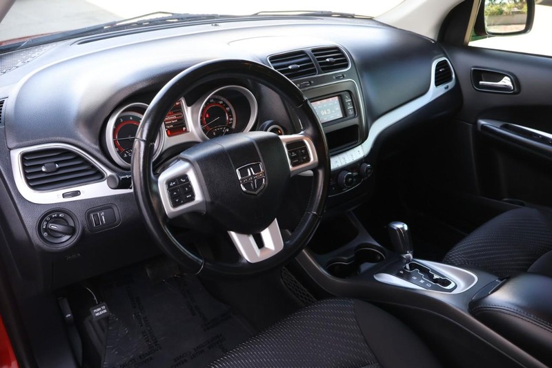 Dodge Journey Vehicle Full-screen Gallery Image 17