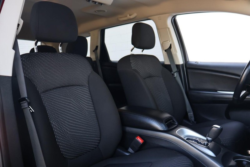 Dodge Journey Vehicle Full-screen Gallery Image 23