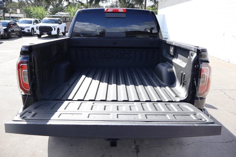 GMC Sierra 1500 Vehicle Full-screen Gallery Image 09