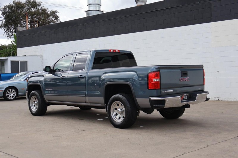 GMC Sierra 1500 Vehicle Full-screen Gallery Image 09