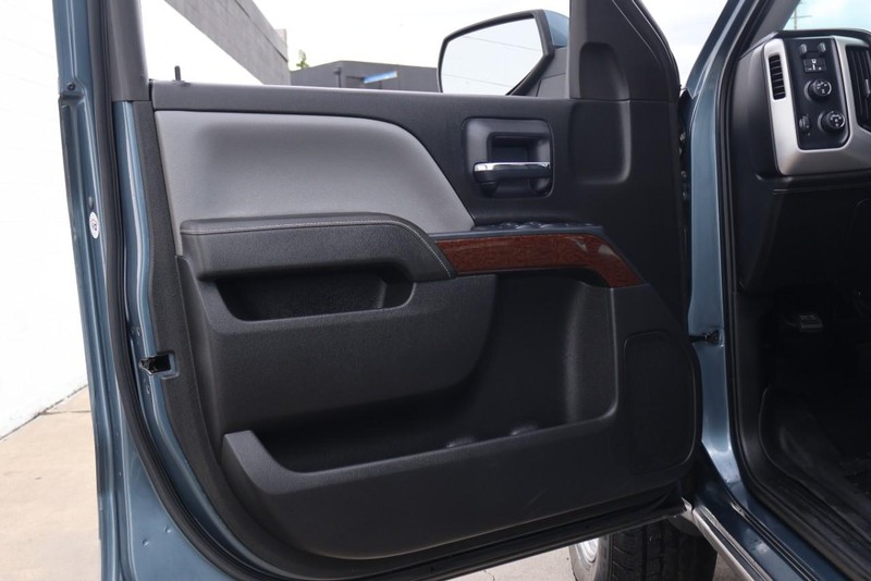 GMC Sierra 1500 Vehicle Full-screen Gallery Image 14