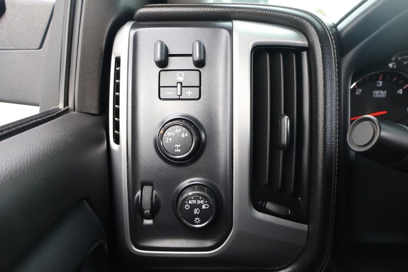 GMC Sierra 1500 Vehicle Full-screen Gallery Image 16