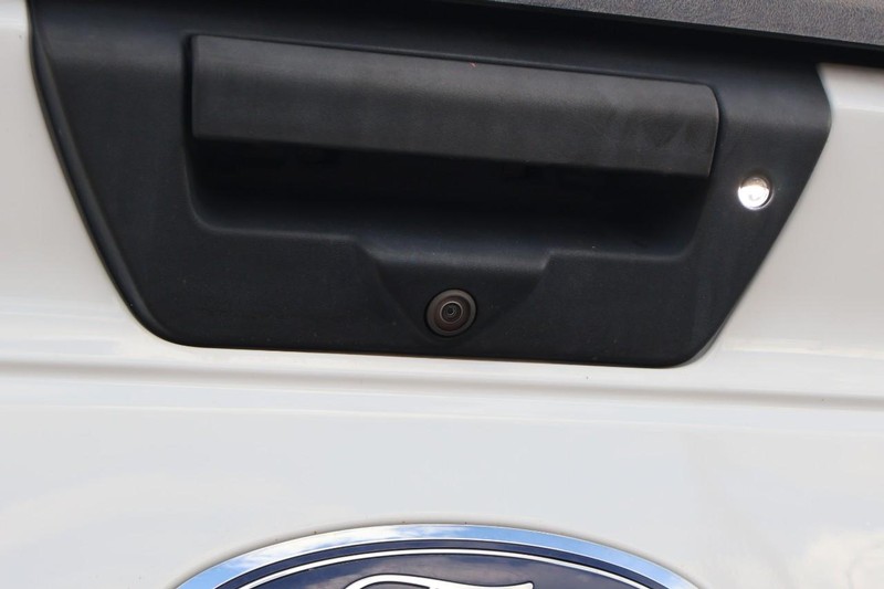 Ford F-150 Vehicle Full-screen Gallery Image 08