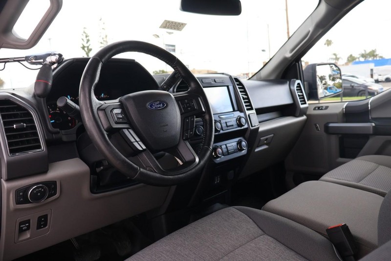 Ford F-150 Vehicle Full-screen Gallery Image 19