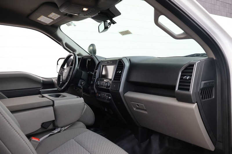 Ford F-150 Vehicle Full-screen Gallery Image 23