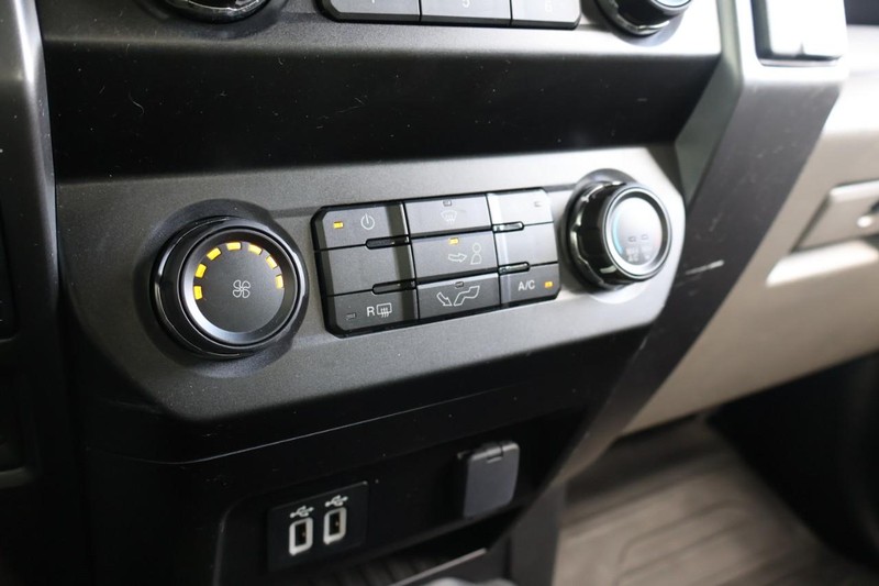 Ford F-150 Vehicle Full-screen Gallery Image 36