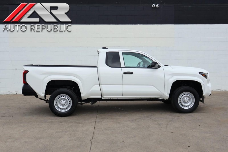 Toyota Tacoma 2WD Vehicle Full-screen Gallery Image 01