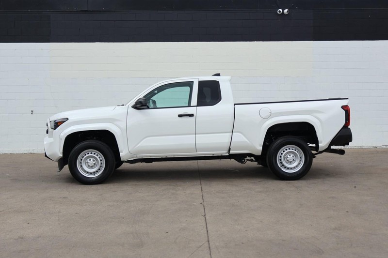 Toyota Tacoma 2WD Vehicle Full-screen Gallery Image 11