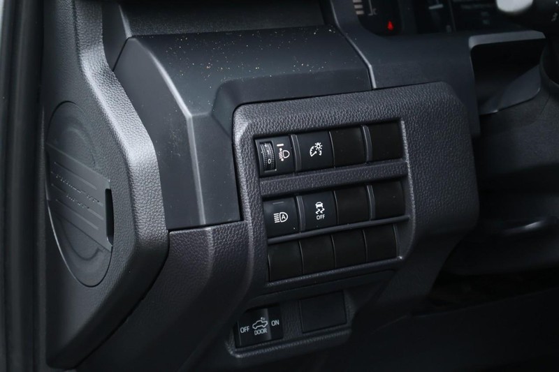 Toyota Tacoma 2WD Vehicle Full-screen Gallery Image 18